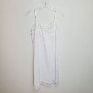 Vintage Vanity Fair white lace trimmed full slip